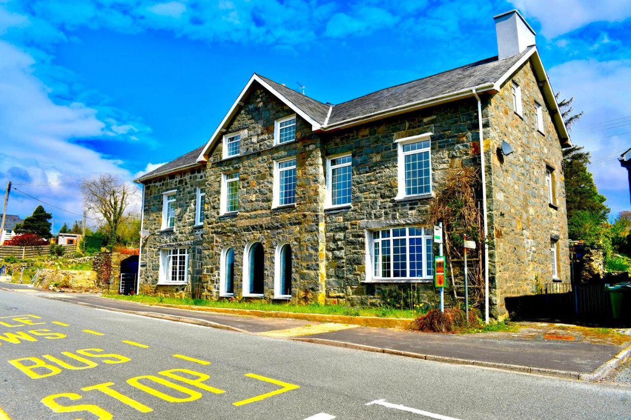 Spacious 3 Bedroom Garden Apartment In Snowdonia National Park Garndolbenmaen Bagian luar foto