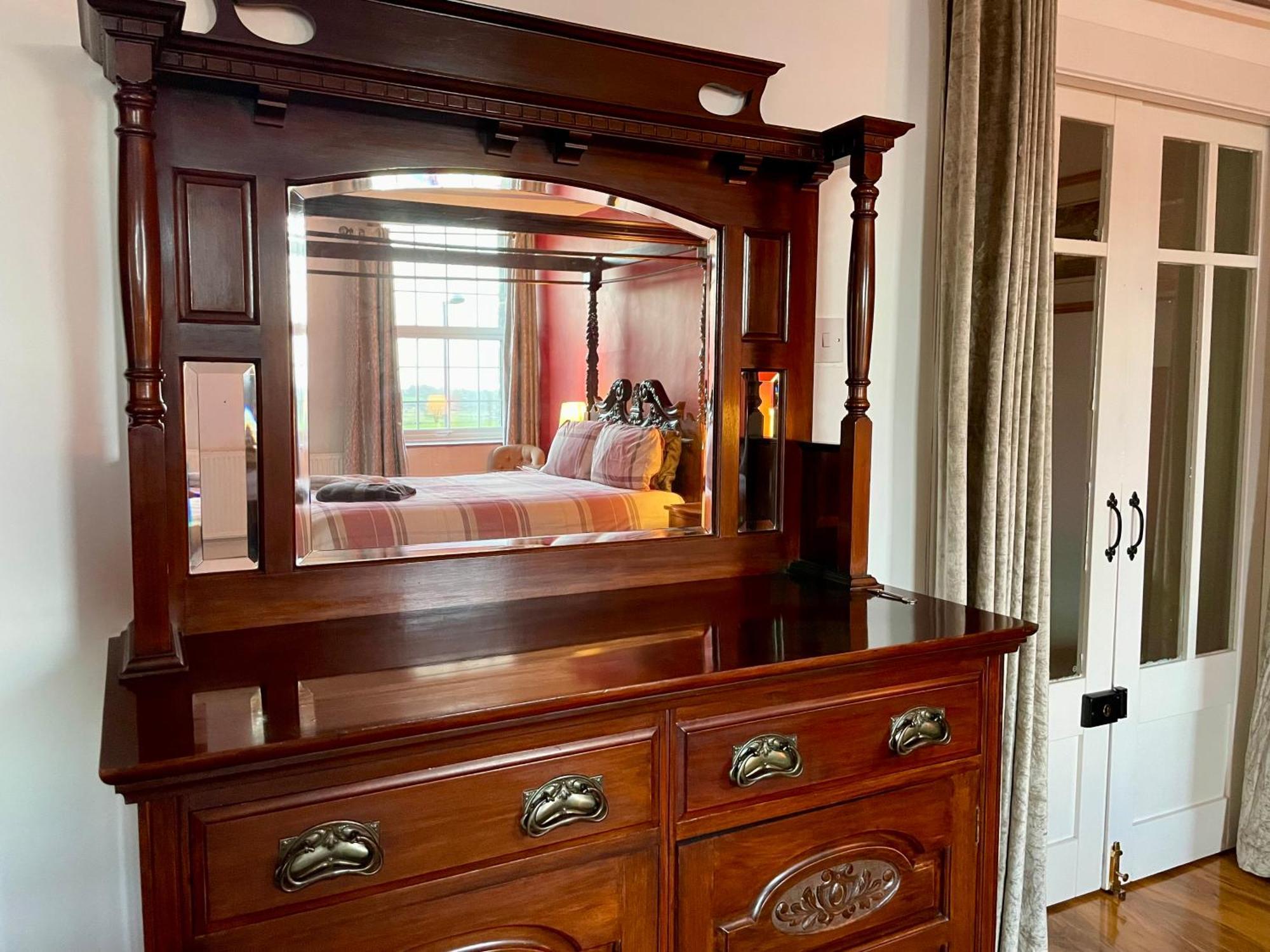Spacious 3 Bedroom Garden Apartment In Snowdonia National Park Garndolbenmaen Bagian luar foto