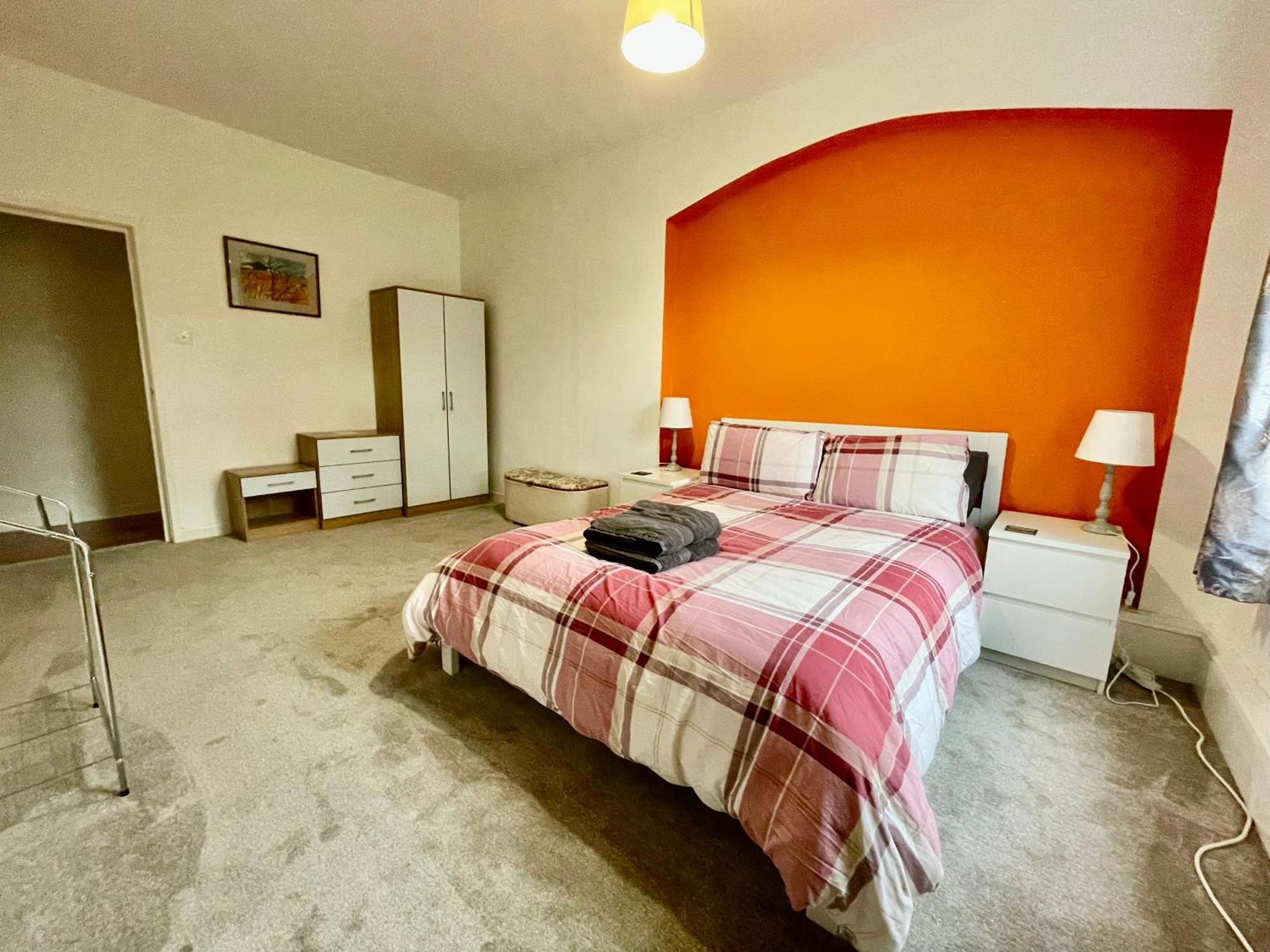 Spacious 3 Bedroom Garden Apartment In Snowdonia National Park Garndolbenmaen Bagian luar foto